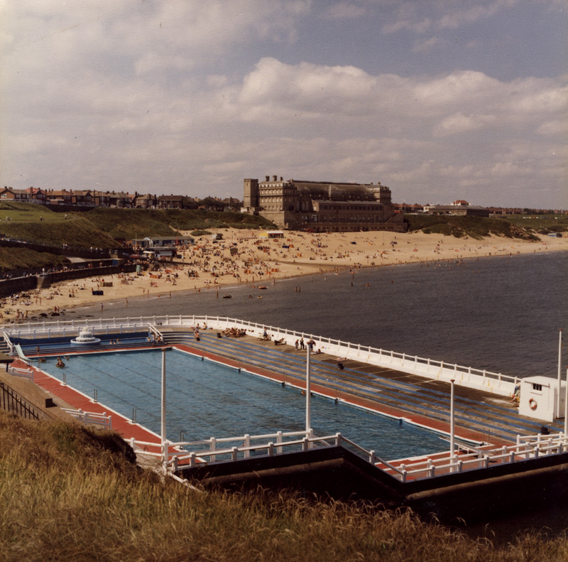 Colour photo of Tynemouth open air pool from the 1990s